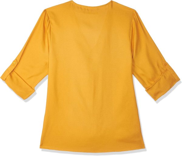 ⁦Amazon Brand - Symbol Women's Solid Regular Fit Top⁩ - الصورة ⁦2⁩