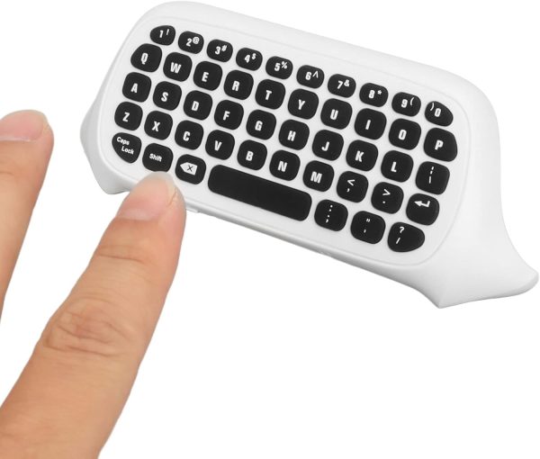 ⁦Mini Game Keyboard for Xbox Series X/Series S/One/One S Controller, Wireless Chatpad Keypad with 2.4G Receiver and 3.5mm Audio Jack, QWERTY Layout (White)⁩ - الصورة ⁦3⁩