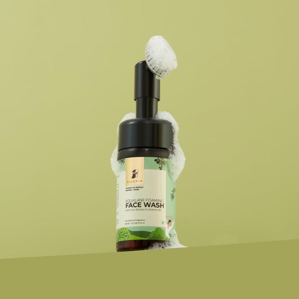 ⁦Pilgrim Spanish Squalane foaming face wash with Kiwi extracts & Aloe for skin hydration|Face wash with brush|Non drying cleanser for face⁩ - الصورة ⁦2⁩