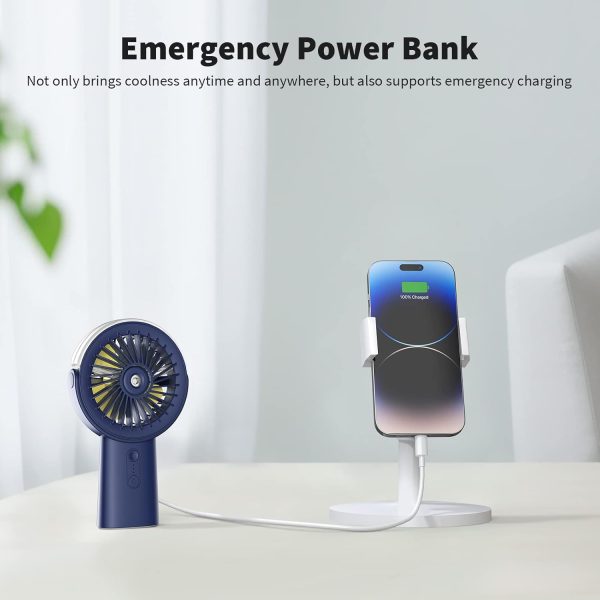 ⁦اوتولونب مروحة رذاذ محمولة باليد 4000mAh باور بانك قابل لاعادة الشحن صغيرة قابلة للتعديل بزاوية 90 درجة مياه للتبريد الشخصي للرجال والنساء للسفر والمنزل والخارج ازرق داكن عدد المنافذ: 5 7.5 واط ساعي⁩ - الصورة ⁦7⁩