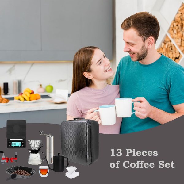 ⁦مجموعة ماكينة تحضير القهوة V60 من ايه ايه بي جيه مكونة من 13 قطعة مع مطحنة يدوية ومجموعة تقطير القهوة وغلاية ومقياس قهوة وقمع تقطير زجاجي - مثالية للمنزل والمكتب والسفر والرحلات⁩ - الصورة ⁦4⁩