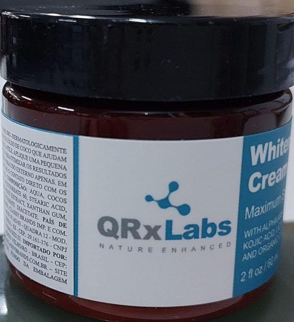 ⁦كريم تبييض البشرة QRxLabs مع ألفا أربوتين وحمض الكوجيك ومستخلص جذر عرق السوس القوة القصوى لتفتيح الوجه والرقبة والجسم والبقع الداكنة وفرط التصبغ والكلف وأضرار أشعة الشمس 2 أونصة سائلة 2.0 Fl Oz⁩ - الصورة ⁦5⁩