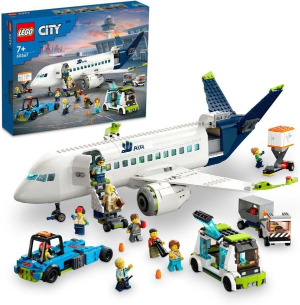 مجموعة لعبة بناء طائرة المسافرين 60367 من LEGO City؛ مجموعة لعب ممتعة مع طائرة كبيرة، وحافلة المطار، وجرّار الطائرة، ورافعة تحميل الحاويات، و9 شخصيات صغيرة؛ هدية رمضان للأطفال بعمر 7 سنوات أو أكثر