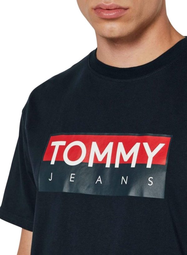 ⁦Tommy Jeans Men's Tjm Reg Rwb Tommy Entry Tee Ext Dm0dm19684 Casual⁩ - الصورة ⁦3⁩