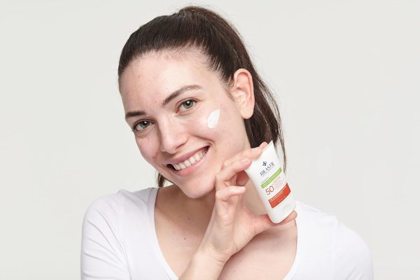 ⁦كريم اكنسيتيل سيبوم-نورماليزينج من ريلاستيل بعامل حماية الشمس 50+ 40 مل 50.0 SPF 1.0 liters⁩ - الصورة ⁦5⁩