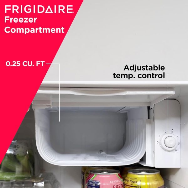 ⁦ثلاجة صغيرة من FRIGIDAIRE EFR176- AMZ EFR176 ريترو - موفرة للطاقة - قابلة للتعديل للتحكم في درجة الحرارة - فتاحة زجاجات مثبتة على الجانب - مثالية للمبنى والمكتب والمنزل والجراج والشقة 1.6 قدم مكعب⁩ - الصورة ⁦6⁩
