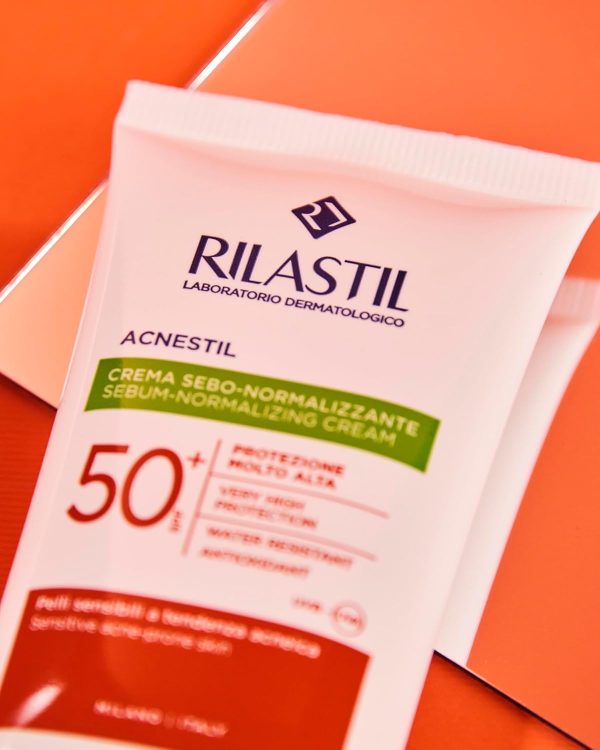 ⁦كريم اكنسيتيل سيبوم-نورماليزينج من ريلاستيل بعامل حماية الشمس 50+ 40 مل 50.0 SPF 1.0 liters⁩ - الصورة ⁦4⁩