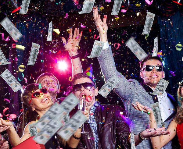 ⁦مجموعة اوراق مالية مزيفة فئة 100 دولار مكونة من 200 قطعة، تشبه عملة 100 دولار بالحجم الحقيقي، تستخدم في صناعة الافلام ولعب وتعلم الاطفال ومناسبة كزينة رائعة لحفلات الاموال⁩ - الصورة ⁦7⁩