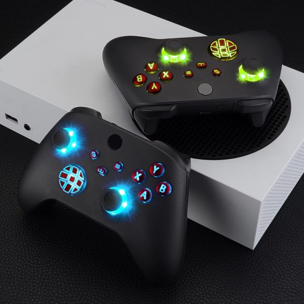 ⁦دي باد باضاءة LED متعددة الالوان من اكستريم ريت لزر التشغيل والرجوع والمزامنة وايه بي اكس واي لـXbox Series X/S، لون احمر كلاسيكي⁩ - الصورة ⁦6⁩