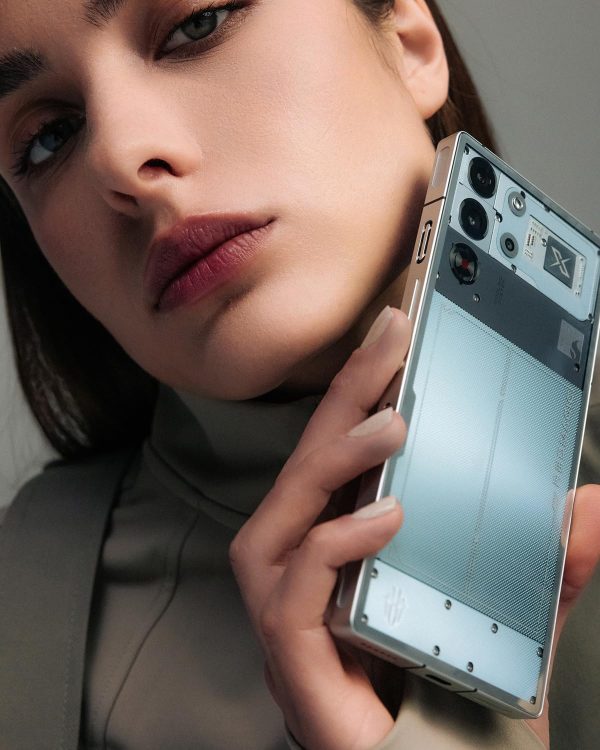 ⁦ريد ماجيك جوال العاب 10 برو 144 هرتز، هاتف ذكي اندرويد 5G، ذاكرة RAM 16GB + ذاكرة روم 512GB، سناب دراجون 8 ايليت، شاشة كاملة 6.8 انش 1.5K AMOLED FHD، كاميرا 50MP، ثنائي الشريحة، فضي⁩ - الصورة ⁦5⁩