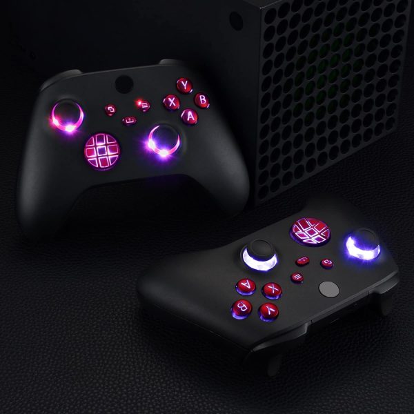 ⁦دي باد باضاءة LED متعددة الالوان من اكستريم ريت لزر التشغيل والرجوع والمزامنة وايه بي اكس واي لـXbox Series X/S، لون احمر كلاسيكي⁩ - الصورة ⁦5⁩