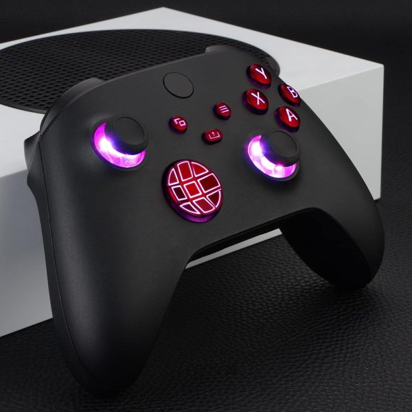 ⁦دي باد باضاءة LED متعددة الالوان من اكستريم ريت لزر التشغيل والرجوع والمزامنة وايه بي اكس واي لـXbox Series X/S، لون احمر كلاسيكي⁩ - الصورة ⁦7⁩