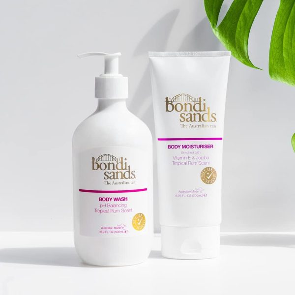 ⁦Bondi Sands Tropical Rum Body Moisturiser | pH Balanced Formula Helps Prolong Your Tan and Nourishes + Hydrates Skin with Vitamin E and Jojoba, Self Tan Friendly, Vegan + Cruelty Free | 200 mL/6.76 Oz⁩ - الصورة ⁦3⁩