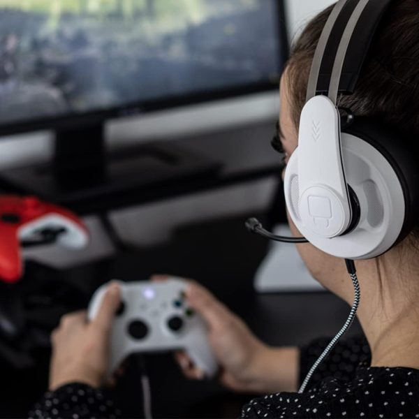 ⁦Venom Sabre Multi-Format Gaming Headset (PS5/ Xbox Series X & S/ PS4/ Xbox One/ PC) (PS5///)⁩ - الصورة ⁦6⁩