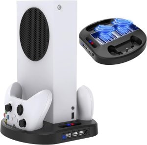 مينيا حامل شحن عمودي لوحدات تحكم Xbox Series S مع مروحة تبريد، قاعدة شحن مع مؤشر LED و3 محاور USB، لPC، ابيض
