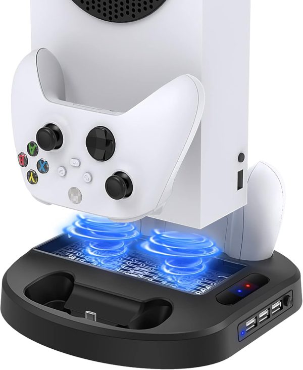 ⁦مينيا حامل شحن عمودي لوحدات تحكم Xbox Series S مع مروحة تبريد، قاعدة شحن مع مؤشر LED و3 محاور USB، لPC، ابيض⁩ - الصورة ⁦6⁩