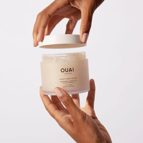⁦مقشر فروة الرأس والجسم من OUAI. للتنظيف العميق للشعر والبشرة يزيل التراكم ويقشر ويرطب. مصنوع السكر وزيت جوز الهند. خالٍ البارابين والكبريتات والفثالات 8.8 اواي للنساء 250.0 grams⁩ - الصورة ⁦6⁩