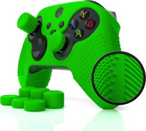 غلاف قبضة مرصع لذراع تحكم Xbox Series X/S (ليس لجهاز Xbox One القديم او اليت 1/2) من فومي ليزرد - سيليكون خالي من العرق مع مسامير علوية مسطحة مضادة للانزلاق + 8 مقابض ابهام من اسيشوت (اخضر)