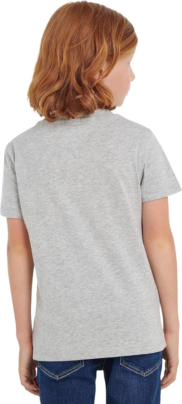 ⁦تي شيرت ايسينشيال للاطفال من الجنسين تومي هيلفيجر مقاس S/S ‏P01⁩ - الصورة ⁦4⁩