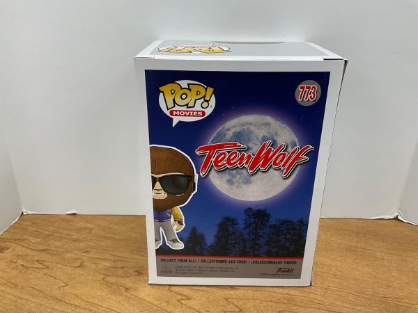 ⁦Funko POP! Movies: Teen Wolf - Scott Howard (SDCC Limited Edition Exclusive) #773 Vinyl Figure⁩ - الصورة ⁦2⁩