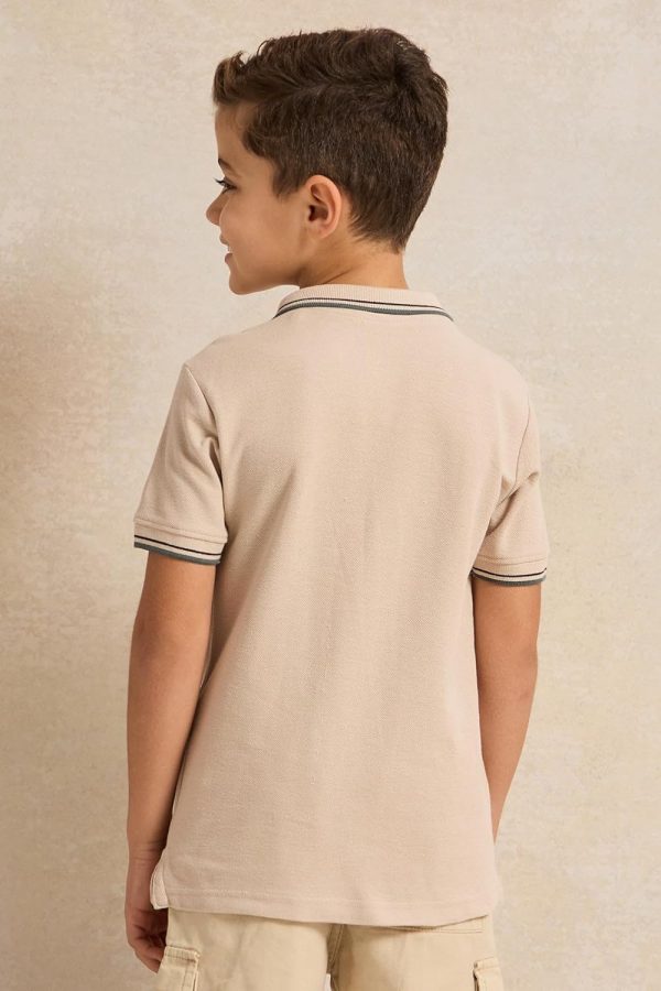 ⁦REDTAG Boys Beige Chest Logo Tipping Collar Polo⁩ - الصورة ⁦4⁩