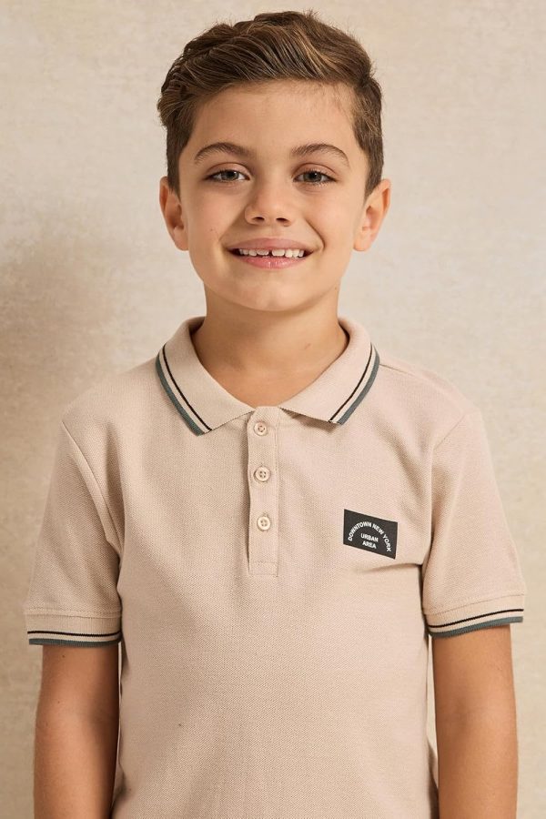 ⁦REDTAG Boys Beige Chest Logo Tipping Collar Polo⁩ - الصورة ⁦5⁩