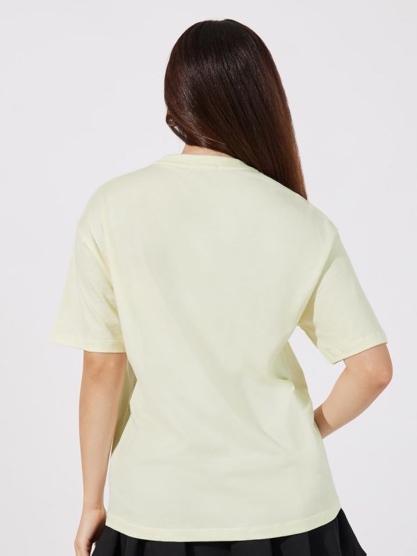 ⁦Styli Women Graphic Print Round Neck Oversized T-Shirt⁩ - الصورة ⁦4⁩