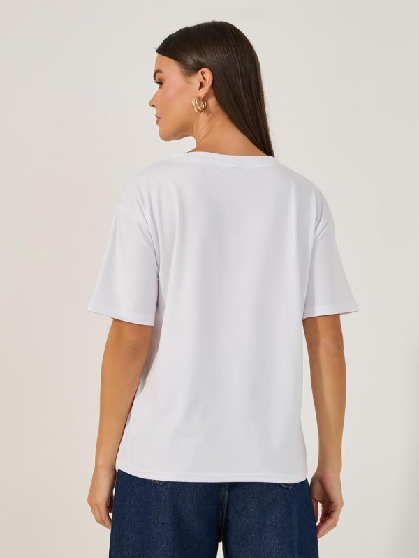⁦Styli Women's Short Sleeve V Neck Plain Regular T-Shirt⁩ - الصورة ⁦5⁩