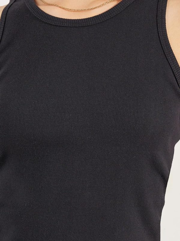 ⁦Styli Women Fitted Rib Faded Wash Round Neck Tank⁩ - الصورة ⁦4⁩