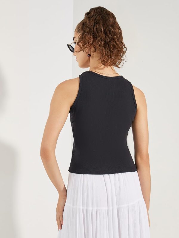 ⁦Styli Women Fitted Rib Faded Wash Round Neck Tank⁩ - الصورة ⁦5⁩