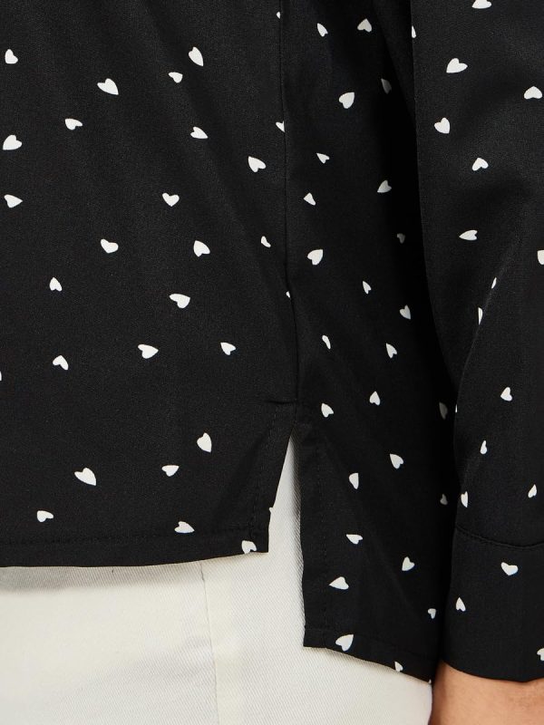 ⁦Styli Women 7008734101 Woven Heart Print High Low Hem Shirt⁩ - الصورة ⁦3⁩