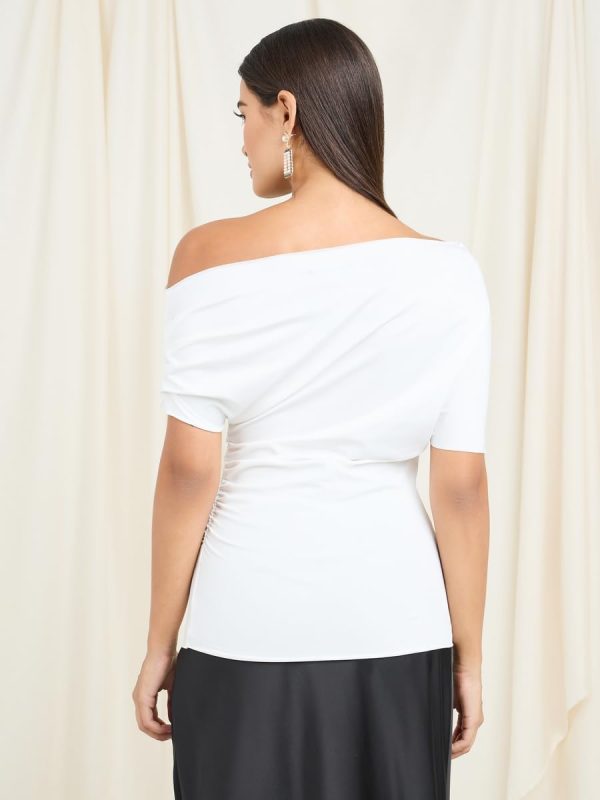 ⁦Styli Women 7007190336 Off Shoulder Asymmetric Neck Short Sleeve Knit Top⁩ - الصورة ⁦5⁩