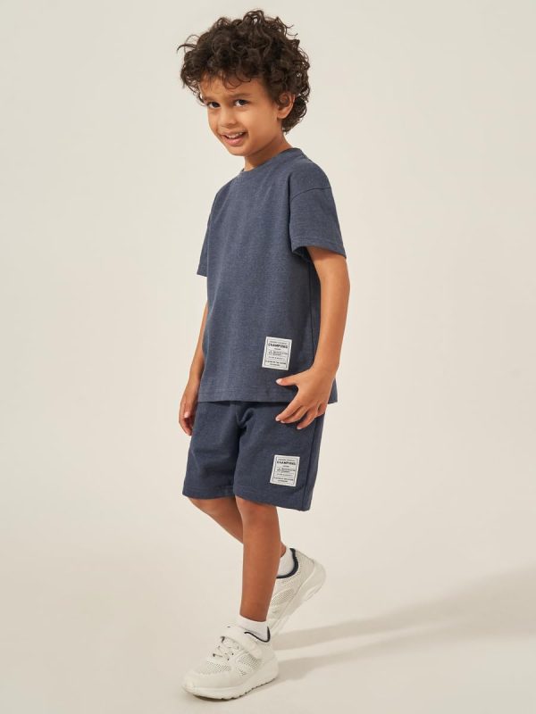 ⁦Styli Boys Solid Drawstring Shorts With Badge Detail⁩ - الصورة ⁦3⁩