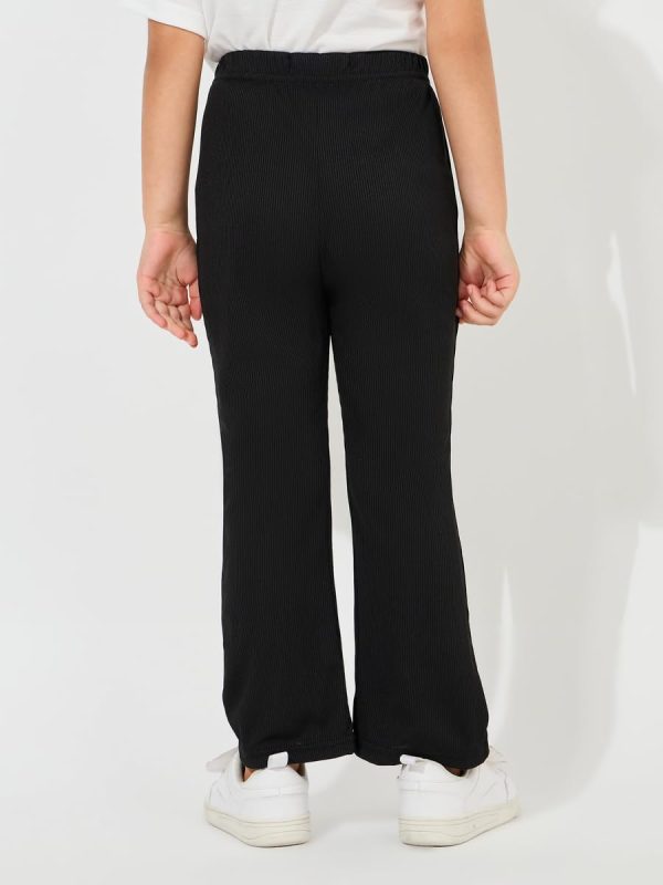 ⁦Styli Girls Solid Ribbed Flare Hem Pants⁩ - الصورة ⁦5⁩