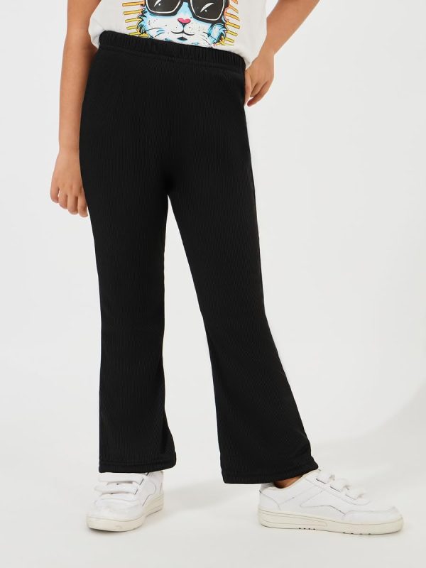 ⁦Styli Girls Solid Ribbed Flare Hem Pants⁩ - الصورة ⁦2⁩