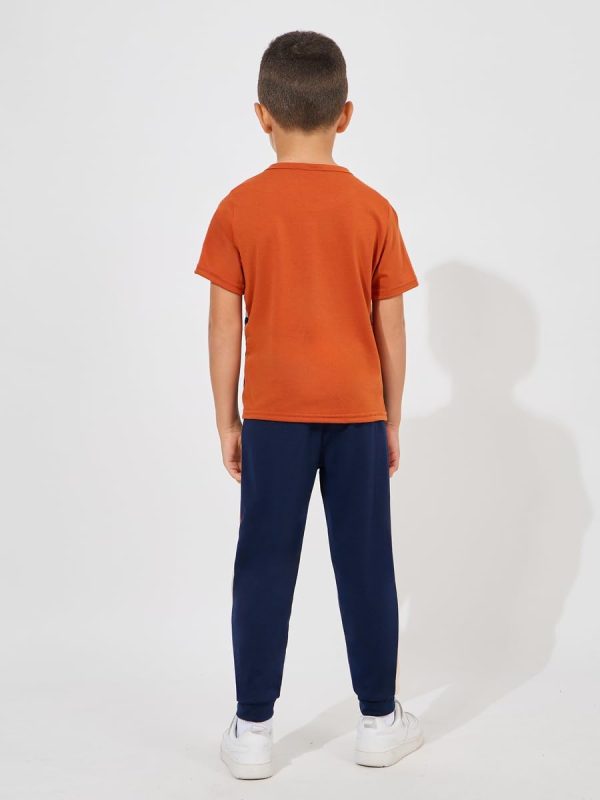 ⁦Styli Boys Color Block T-Shirt & Joggers Set⁩ - الصورة ⁦4⁩