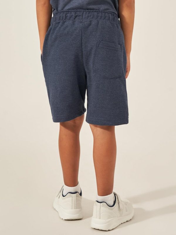 ⁦Styli Boys Solid Drawstring Shorts With Badge Detail⁩ - الصورة ⁦5⁩