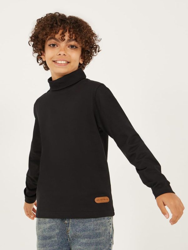 ⁦Styli Boys Solid High-Neck T-Shirt With Patch Detail⁩ - الصورة ⁦2⁩
