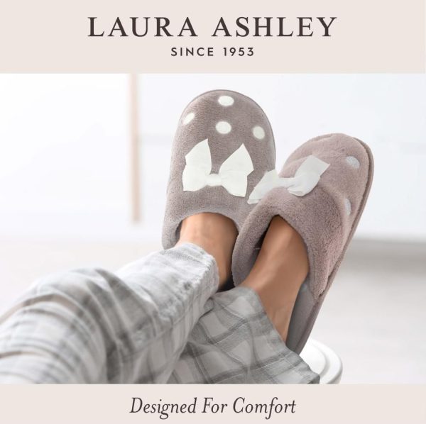 ⁦Laura Ashley Soft Terry Knot Scuff Slippers for Women - Comfy Non Slip Closed Toe Bedroom Slipper - Cozy Slide On Womens House Slippers⁩ - الصورة ⁦5⁩