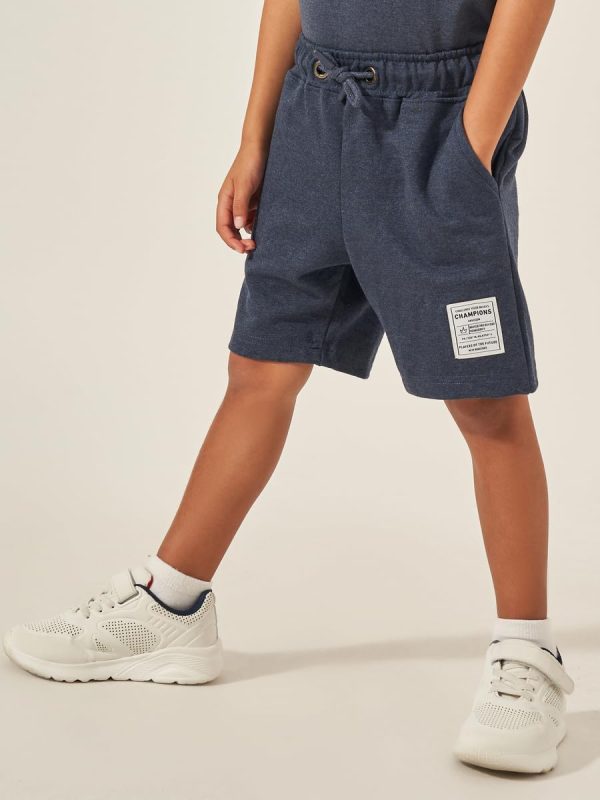 ⁦Styli Boys Solid Drawstring Shorts With Badge Detail⁩ - الصورة ⁦2⁩