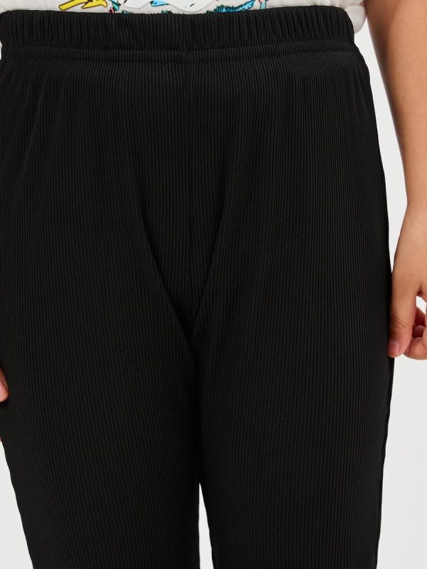 ⁦Styli Girls Solid Ribbed Flare Hem Pants⁩ - الصورة ⁦4⁩
