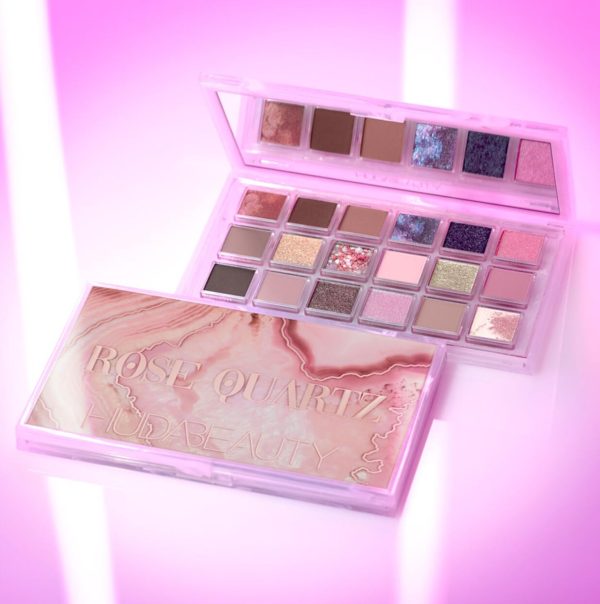 ⁦Huda Beauty Rose Quartz 18 Eyeshadow Palette⁩ - الصورة ⁦9⁩