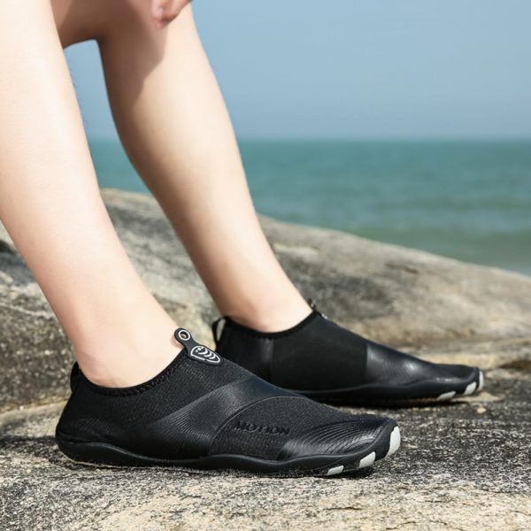 ⁦Keqin Men and Women Water Shoes Barefoot Beach Pool Shoes Quick-Dry Aqua Yoga Socks for Surf Swim Water Sport Non-slip Swim Beach Shoes⁩ - الصورة ⁦5⁩