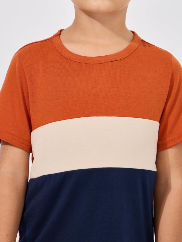 ⁦Styli Boys Color Block T-Shirt & Joggers Set⁩ - الصورة ⁦3⁩
