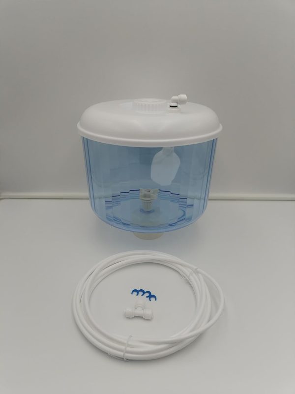 High performance filter bottle for pure water: integrated system ensures safe and pure drinking water transfer through easy connection to water coolers of all kinds and modern technologies