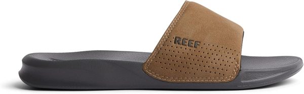 ⁦صندل للرجال من ريف ومزين بطبعة كلمة Reef على جانب واحد⁩ - الصورة ⁦4⁩