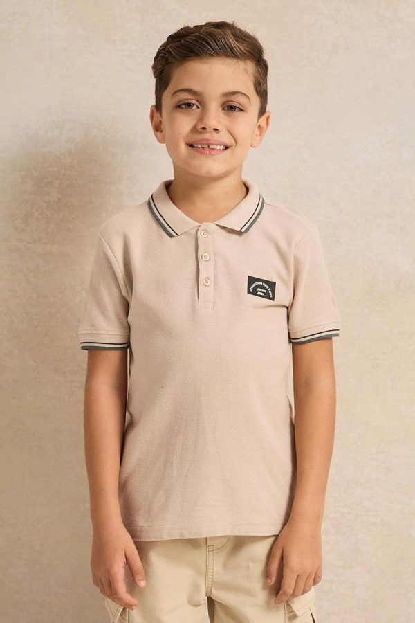 ⁦REDTAG Boys Beige Chest Logo Tipping Collar Polo⁩ - الصورة ⁦2⁩