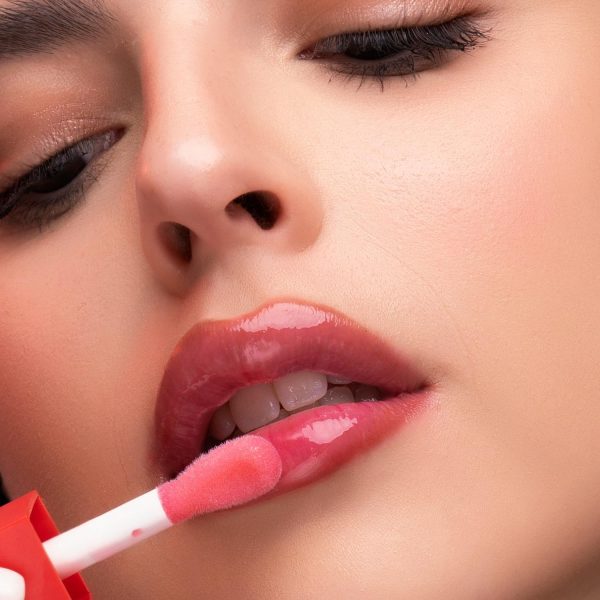 ⁦ملمع شفاه زيتي ملون للشفاه من كاتيا، أحمر⁩ - الصورة ⁦2⁩