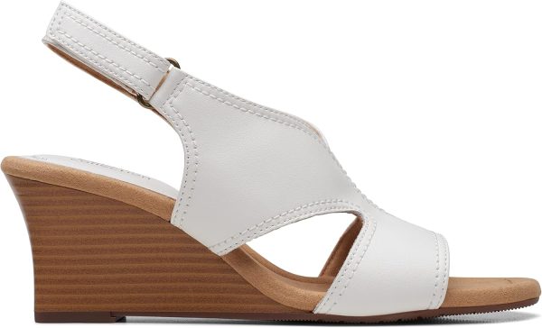 ⁦Clarks Women's Kyarra Aster Wedge Sandal⁩ - الصورة ⁦2⁩