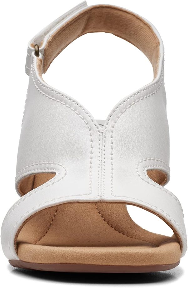 ⁦Clarks Women's Kyarra Aster Wedge Sandal⁩ - الصورة ⁦4⁩